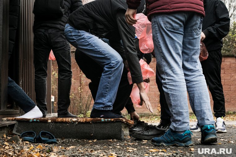 В тюменском кафе восточной кухни прошел рейд по мигрантам во время рейв-дискотеки