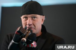 Фотосессия с олимпийским чемпионом Романом Костомаровым стала одним из событий Парижского полумарафона