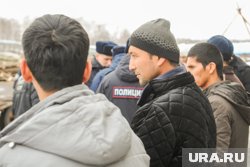 Иностранцев увезли в отдел полиции