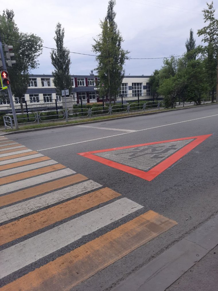 Новая разметка у школы в Кургане