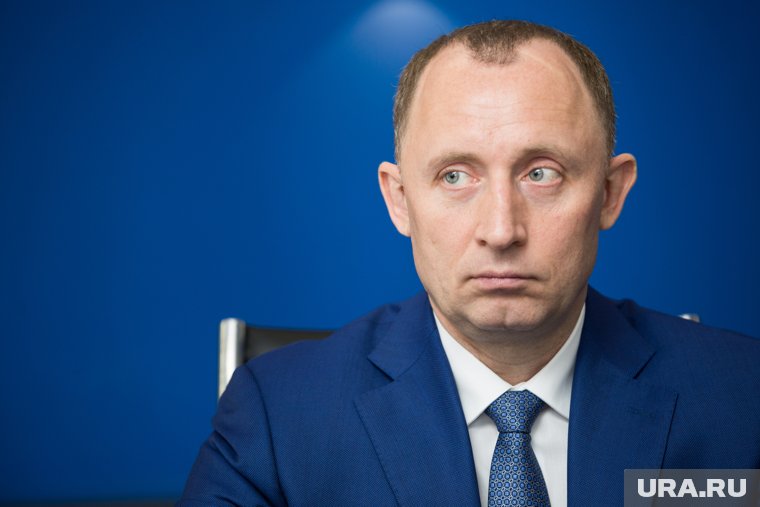 В настоящее проводятся обыски по месту работы и проживания Базарова