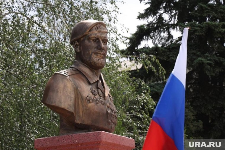 Памятник Владимиру Жоге был сделан в Златоусте