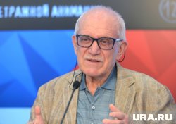 Александр Митта вынужден пить обезболивающие таблетки