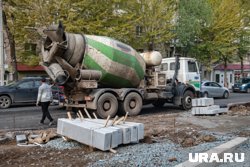 Водитель бетоновоза устроил ДТП с проводами и столбом в Кургане (архивное фото)