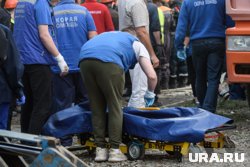 Экипажи скорой помощи прибыли на место обрушения