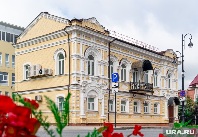 Дом был известен магазинами фото-заведениями