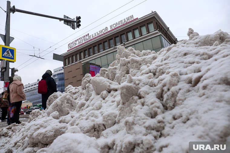 Треть лежащего снега в Екатеринбурге выпала 9-10 марта