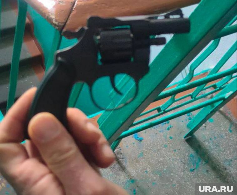 Пистолет оказался игрушечным