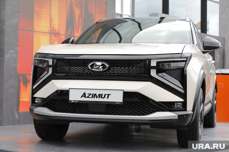 «АвтоВАЗ» представил новую модель Lada, эксперты предполагают, что авто будет стоить не более 2,5 млн руб