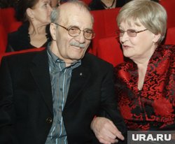 Гребешкова отказывалась от интересных предложений других режиссёров, чтобы всегда быть на съёмочной площадке рядом с мужем