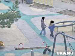 В Надыме малолетние запугивают детей на площадке