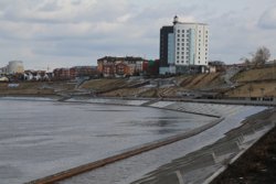 Первый ярус набережной часто подтапливается