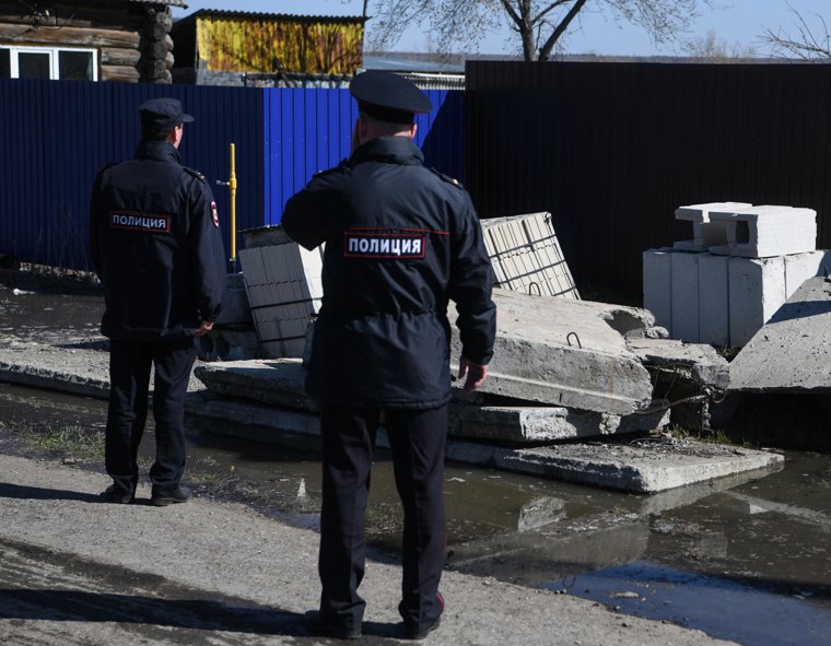 В Кетовском округе силовики и чиновники проверили дома цыган