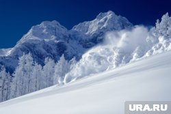 Несколько лет назад из-за лавины погиб возлюбленный Лауры