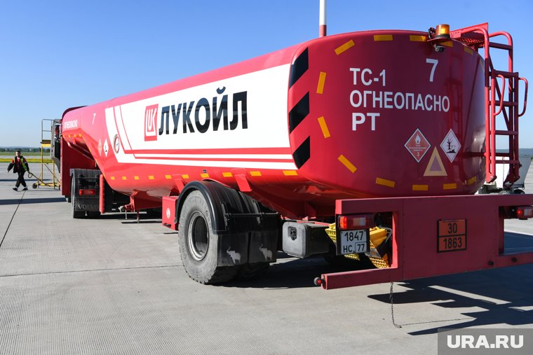 Водителей нефтяных цистерн "Лукойла" увольняют за использование "глушилок"