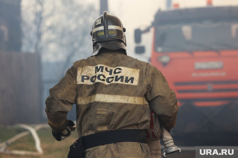 Площадь пожара составляет около 4 000 квадратных метров