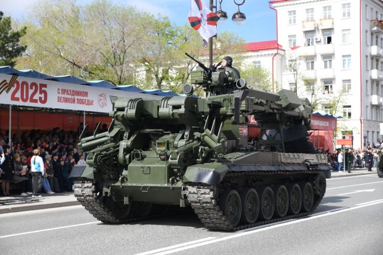 Появление на параде боевых машин вызвало у зрителей настоящий восторг