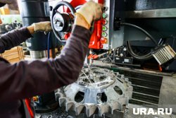 Рабочие руки нужны на заводах и в строительстве