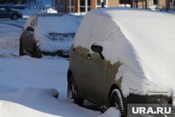 Брошенные на парковках машины мешают уборке