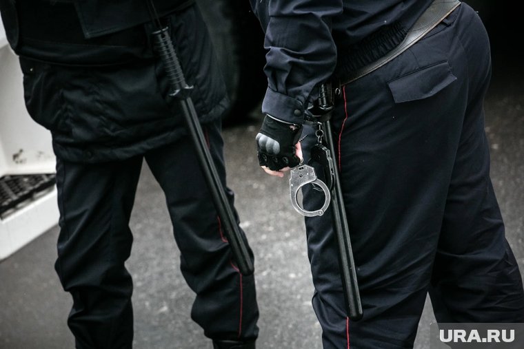 Дебошира увезли в дежурную часть