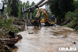 Также ведутся работы по восстановлению насыпной дамбы в поселке Новоандреевка 