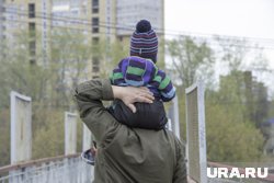 Антон Пустовалов воспитывался в полной семье