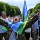 По традиции — с флагами и в фонтан: как в России прошел День ВДВ. Фоторепортаж
