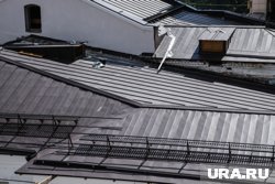 Мужчина выполнял работы по устройству кровли на территории пермского предприятия