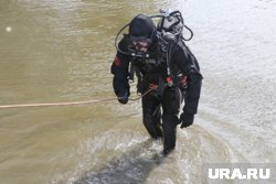 Тело утонувшего искали водолазы