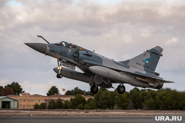 Пилот Mirage 2000 после взлета сообщил о критической неисправности электроники