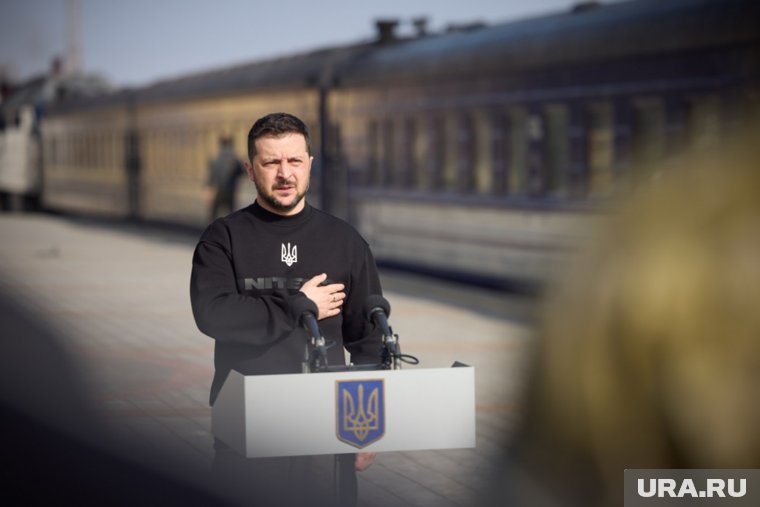 Зеленский боится потерять свою власть, считает Небензя