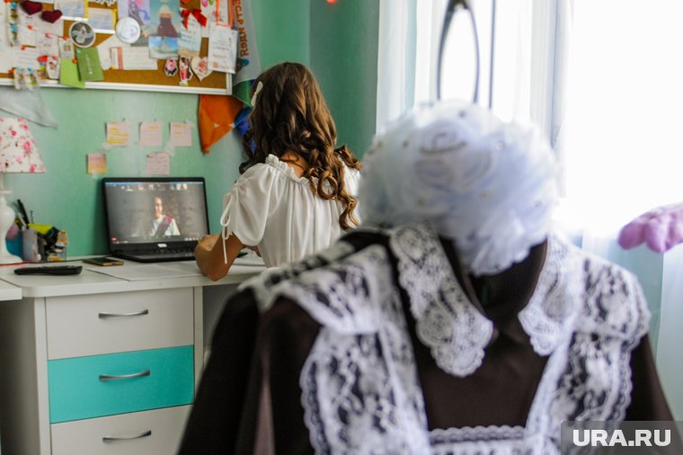 Выбирая наряды для выпускников, 45% родителей хотели бы уложиться в 10 000 рублей