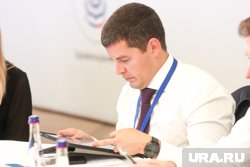 Дмитрий Артюхов провел совещание по закупке дорожной техники