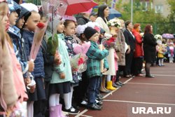 В некоторых регионах РФ школьные линейки пройдут без участия родителей