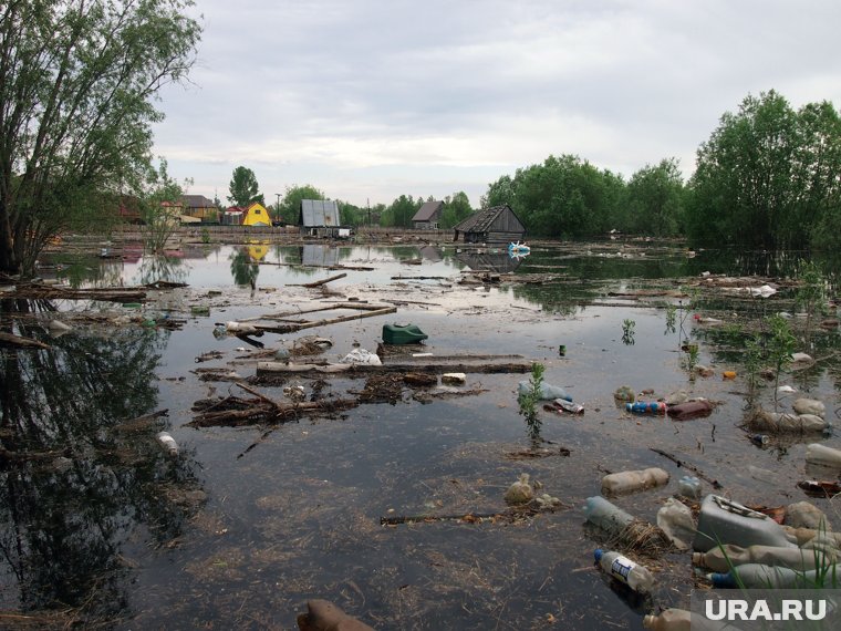 В Нижневартовске ввели режим ЧС из-за критического уровня воды в Оби