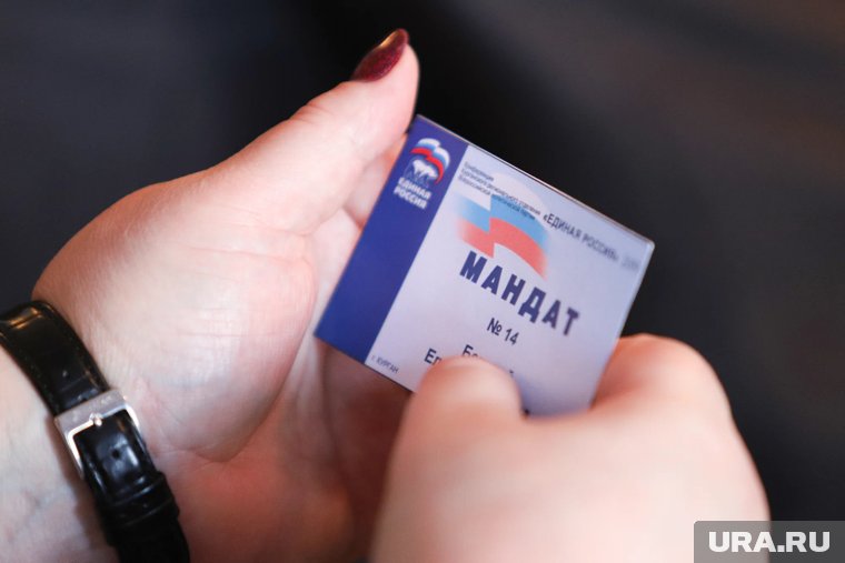 Семь единороссов откажутся от мандатов в заксо ЯНАО