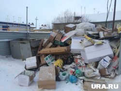 Жители Салехарда отмечают, что в городе много переполненных урн