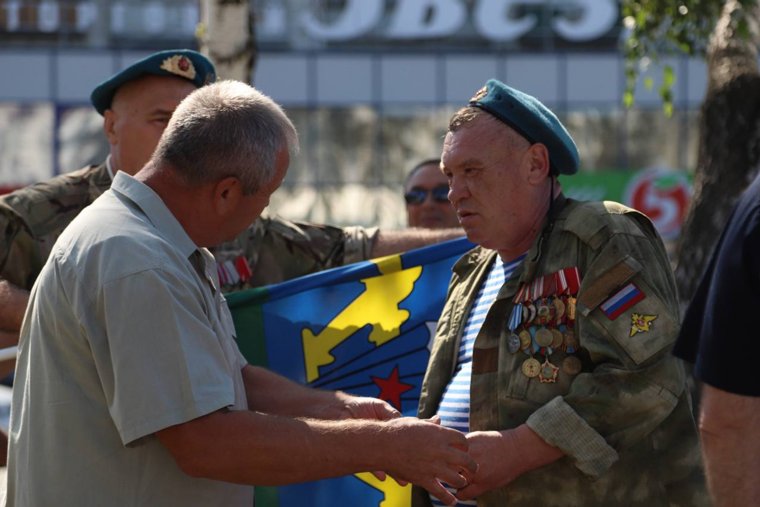 Ветеранам ВДВ вручили благодарственные письма