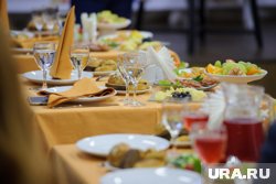 Общепит открыли под Новый год