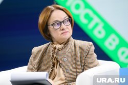 Эльвира Набиуллина сталкивается с сильным давлением в свою сторону из-за ключевой ставки в России, пишет Bloomberg