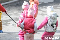 Заявительница воспитывает троих детей (архивное фото)