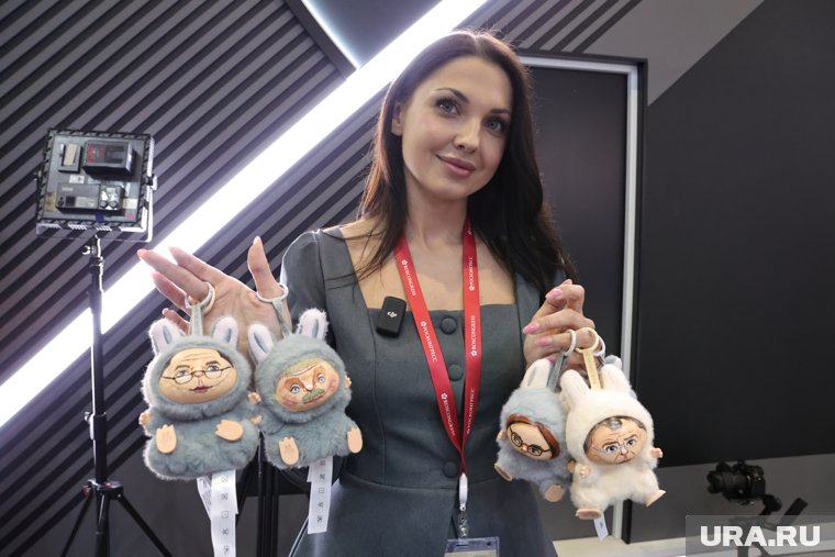 Спросом пользуются не только сами игрушки, но и товары с символикой Лабубу