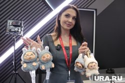Спросом пользуются не только сами игрушки, но и товары с символикой Лабубу