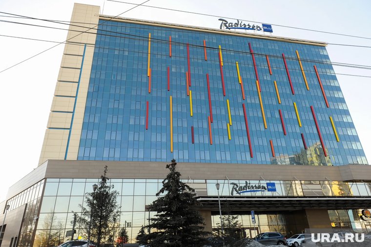В суде владельцу отеля Radisson Blu удалось отделить стены от труб коммуникаций 