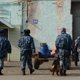 Курганских сестер Камшиловых на двух машинах доставили из СИЗО домой
