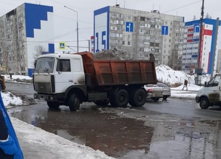 Снег вывезли, но проблему это не решит, пока идет течь