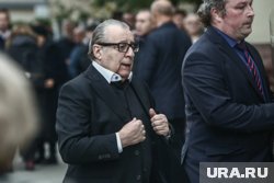 Хазанов якобы оставил себе только одну квартиру