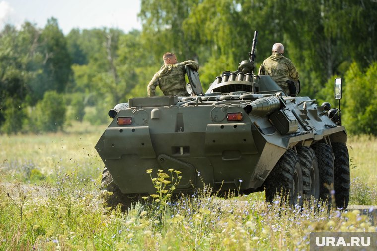 Украина проигрывает на фронте, но он в сотнях километров от Киева, поэтому Зеленский не чувствует угрозы со стороны РФ для себя лично, считает эксперт