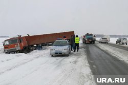 Из-за снегопада, плохой видимости и гололеда несколько машин попали в ДТП на этих трассах (архивное фото)