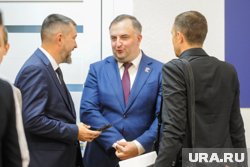 Олега Гербера (в центре) можно поздравить с избранием спикером ЗСО